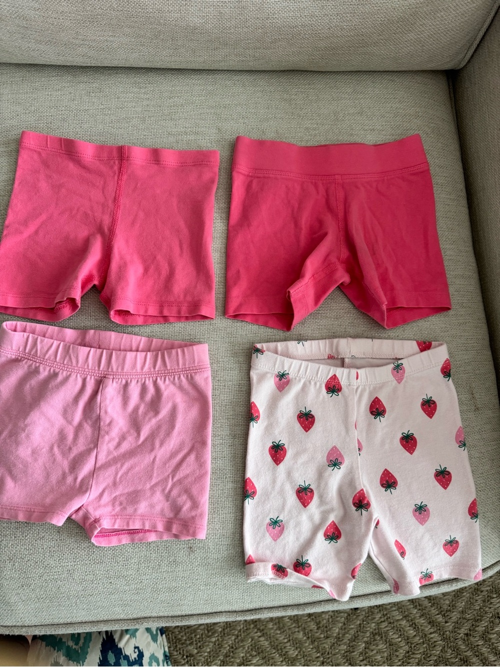 Set of 4 EUC short leggings 2 Primary 1 Gap 1 Cat & Jack